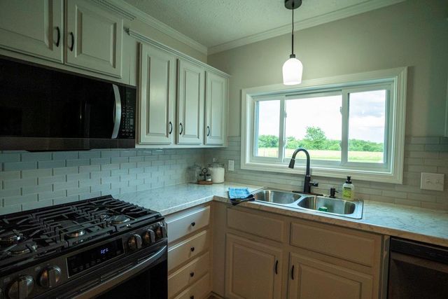 33117 SE 800 Road, Kincaid, KS 66039