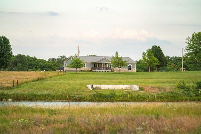 33117 SE 800 Road, Kincaid, KS 66039