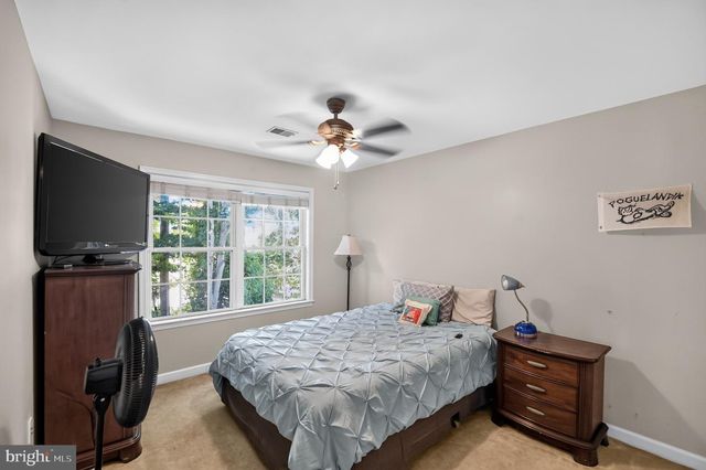 7164 N CREST CT, Warrenton, VA 20187