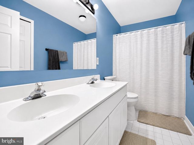 7164 N CREST CT, Warrenton, VA 20187