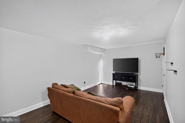 7164 N CREST CT, Warrenton, VA 20187