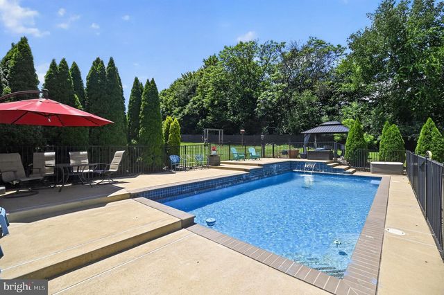 7164 N CREST CT, Warrenton, VA 20187