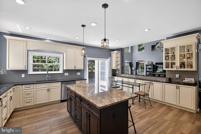 7164 N CREST CT, Warrenton, VA 20187