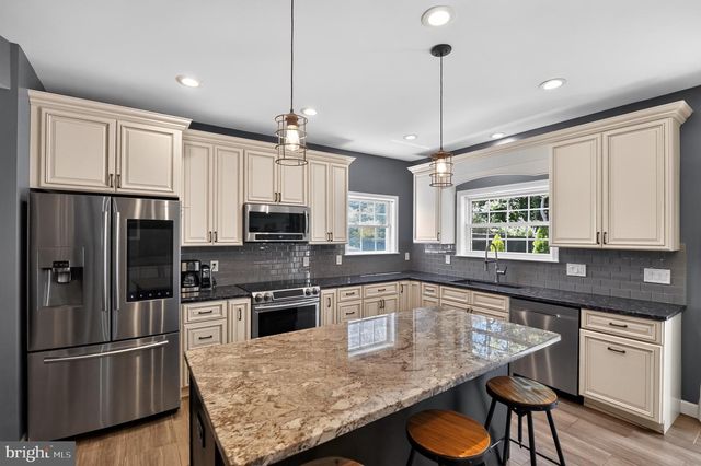 7164 N CREST CT, Warrenton, VA 20187