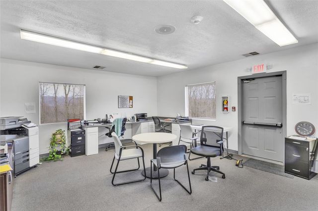 339 Lindsay Rd, Jackson Twp, PA 16063