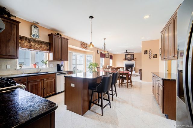 2041 Independence Drive, New Windsor, NY 12553