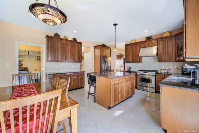 2041 Independence Drive, New Windsor, NY 12553