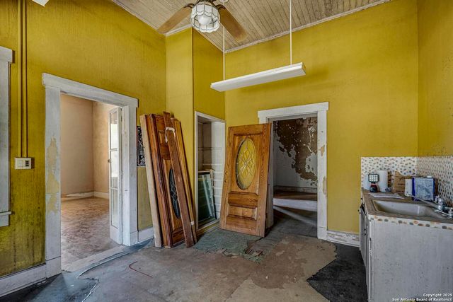 24626 CLIFF LINE, San Antonio, TX 78257