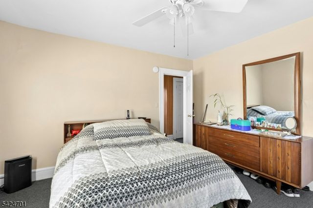 60 W Roselle Ave, Roselle Park Boro, NJ 07204