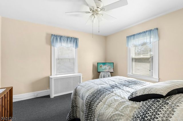 60 W Roselle Ave, Roselle Park Boro, NJ 07204