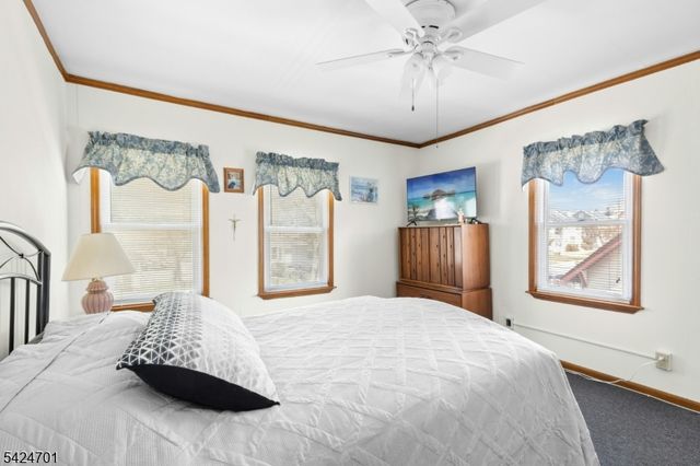 60 W Roselle Ave, Roselle Park Boro, NJ 07204