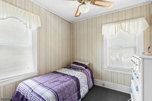 60 W Roselle Ave, Roselle Park Boro, NJ 07204