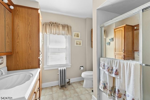 60 W Roselle Ave, Roselle Park Boro, NJ 07204