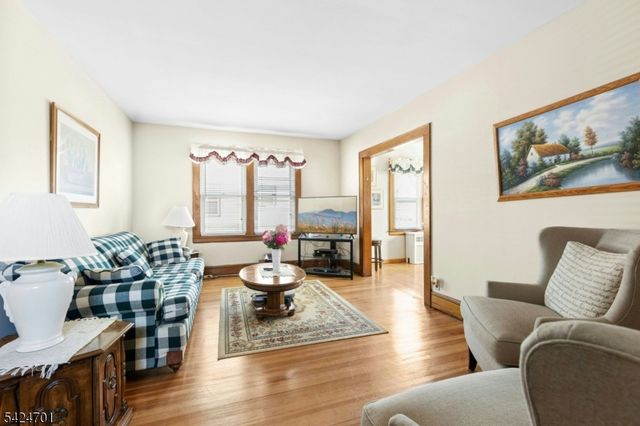 60 W Roselle Ave, Roselle Park Boro, NJ 07204