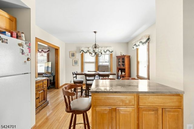 60 W Roselle Ave, Roselle Park Boro, NJ 07204