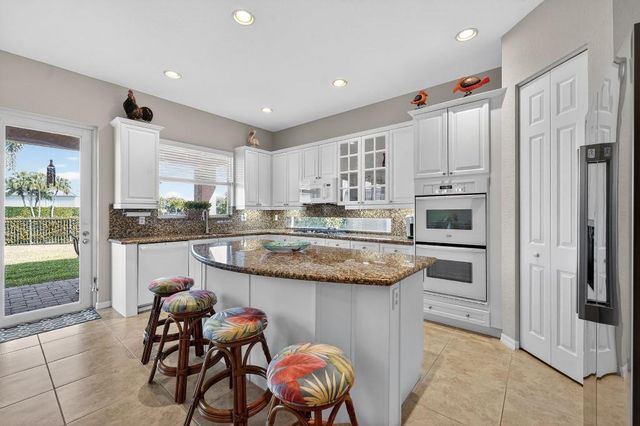 127 Casa Grande Court, Palm Beach Gardens, FL 33418