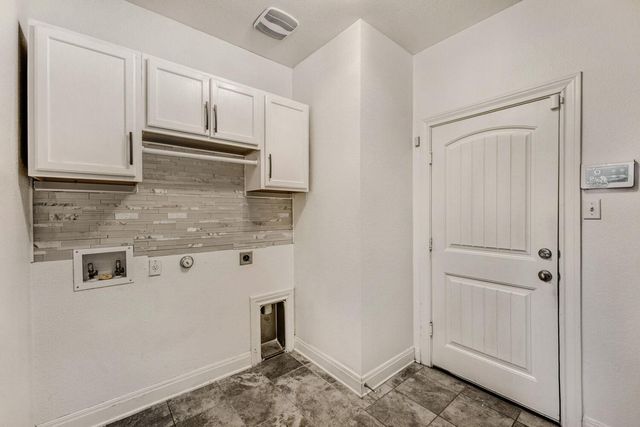 194 Danish DR 40, Hutto, TX 78634