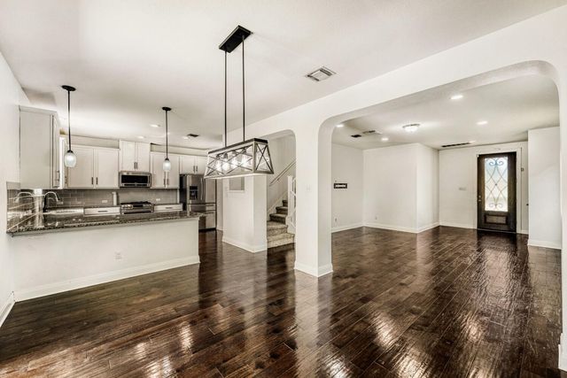 194 Danish DR 40, Hutto, TX 78634