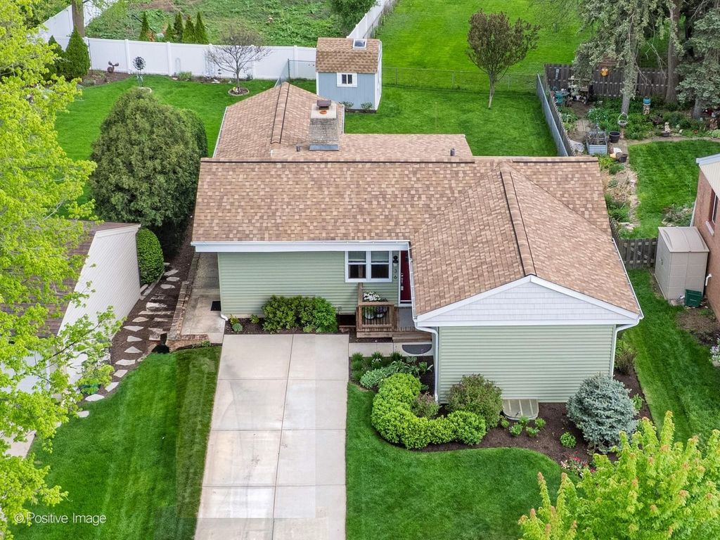136 Green Valley Drive, Lombard, IL 60148