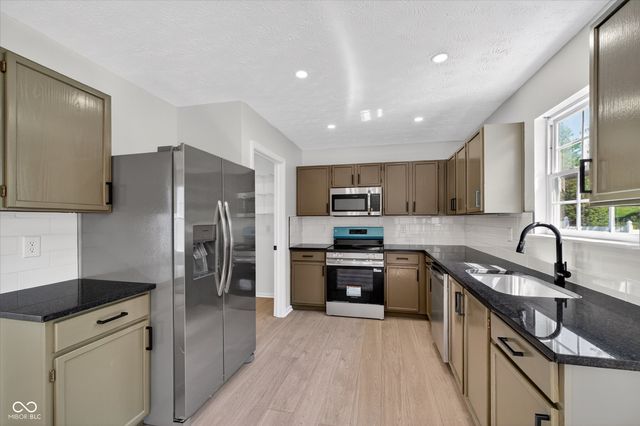 2145 Shadowbrook Drive, Plainfield, IN 46168
