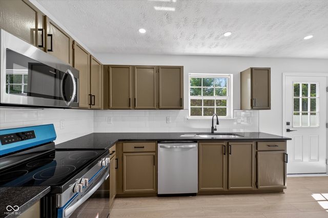 2145 Shadowbrook Drive, Plainfield, IN 46168