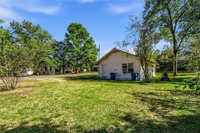 1117 Sycamore Street, Navasota, TX 77868
