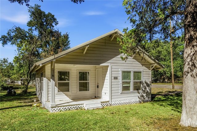 1117 Sycamore Street, Navasota, TX 77868