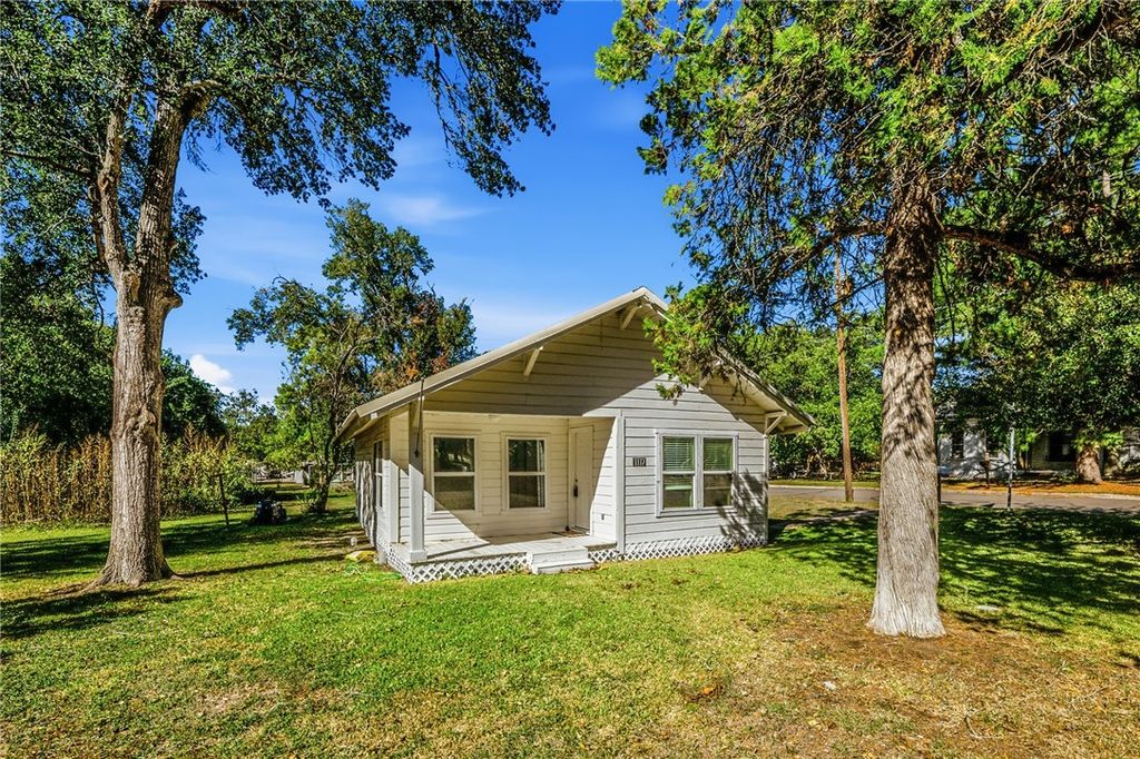 1117 Sycamore Street, Navasota, TX 77868