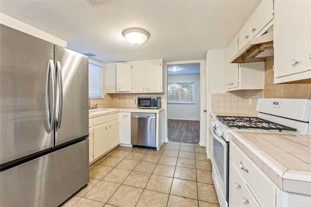 1105 Hermitage DR, Austin, TX 78753