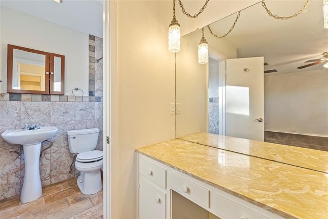 1105 Hermitage DR, Austin, TX 78753