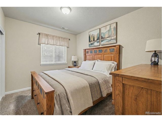 960 Norway Maple Dr, Loveland, CO 80538