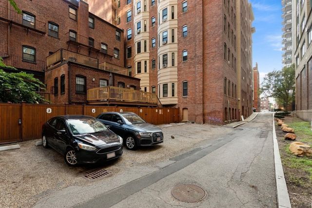 45 Saint Botolph Street 204, Boston, MA 02116