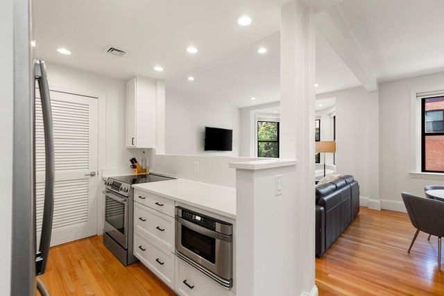 45 Saint Botolph Street 204, Boston, MA 02116
