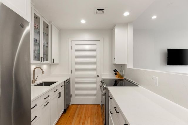 45 Saint Botolph Street 204, Boston, MA 02116