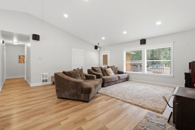 36112 N Pike Rd, Deer Park, WA 99006