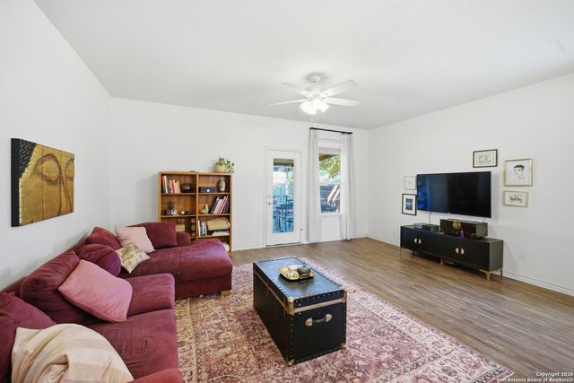 9831 Overlook Cyn, San Antonio, TX 78245