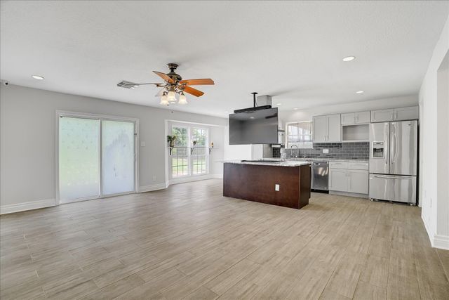 3205 Cemetery Road, Santa Fe, TX 77517