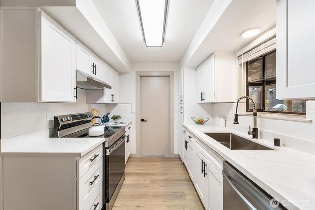 6714 Husky Way SE, Lacey, WA 98503