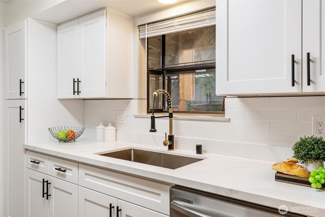 6714 Husky Way SE, Lacey, WA 98503