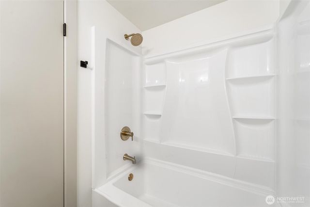 6714 Husky Way SE, Lacey, WA 98503