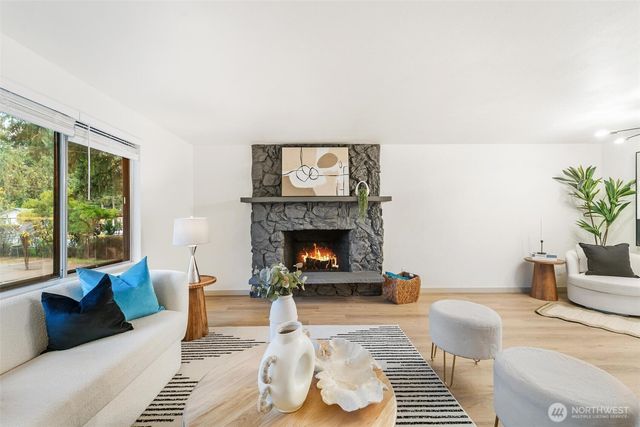 6714 Husky Way SE, Lacey, WA 98503