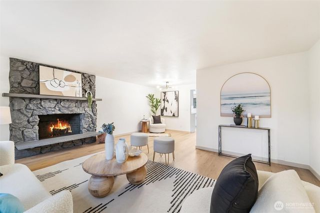 6714 Husky Way SE, Lacey, WA 98503