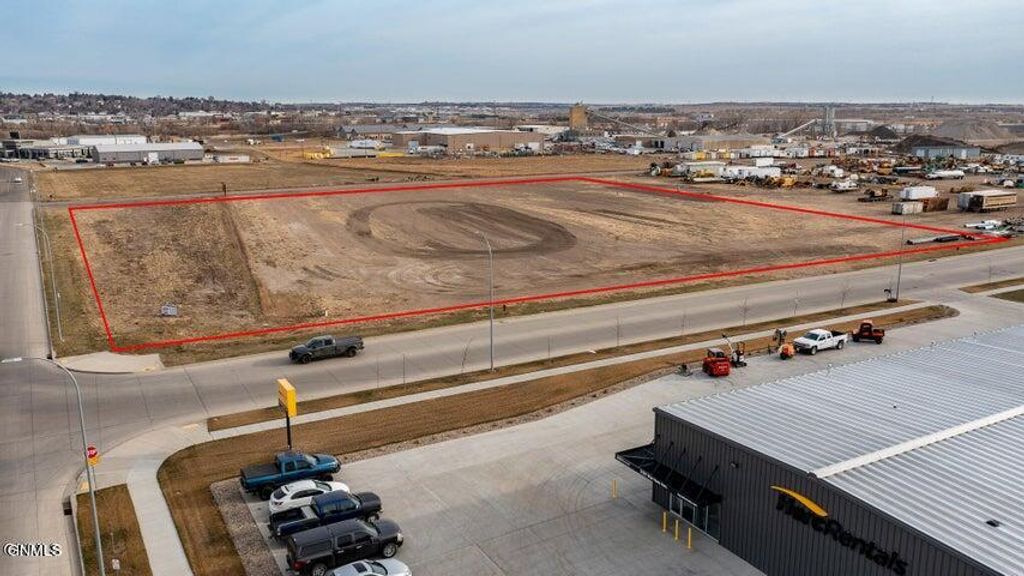 3102 Morrison Avenue, Bismarck, ND 58504 photo 3