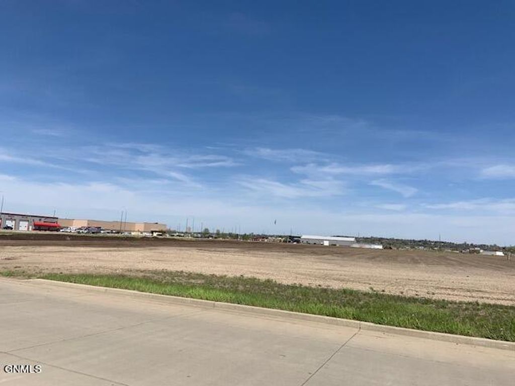 3102 Morrison Avenue, Bismarck, ND 58504 photo 6