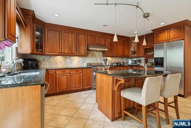 75 Myrtle Avenue 1, Edgewater, NJ 07020