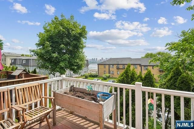 75 Myrtle Avenue 1, Edgewater, NJ 07020
