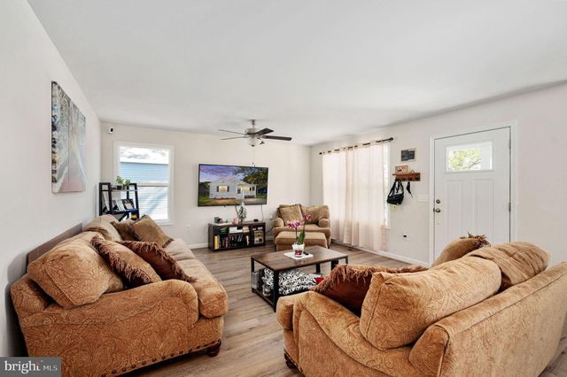 669 LAKEVIEW DR, Colonial Beach, VA 22443