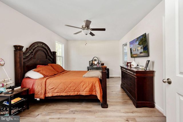 669 LAKEVIEW DR, Colonial Beach, VA 22443