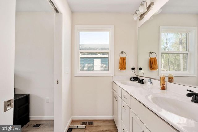 669 LAKEVIEW DR, Colonial Beach, VA 22443