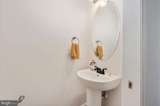 669 LAKEVIEW DR, Colonial Beach, VA 22443